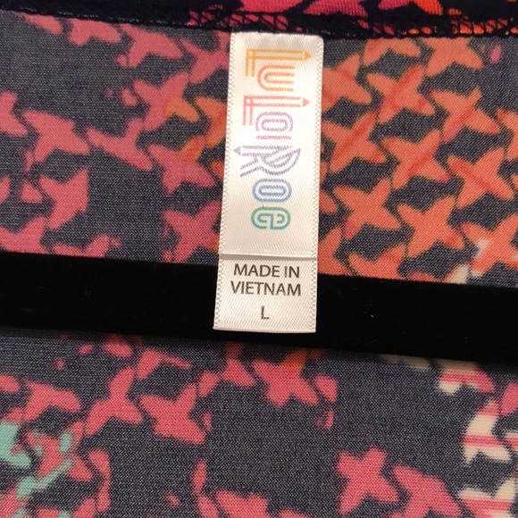 Lularoe Classic T, Large, BNWT, blue background - Picture 3 of 3